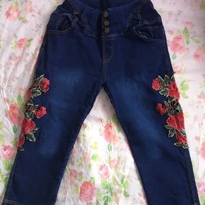 Women classic Capri  pant whit floral design
